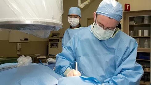El cirujano vascular de Belfast amplía su práctica a más de 850 procedimientos anuales