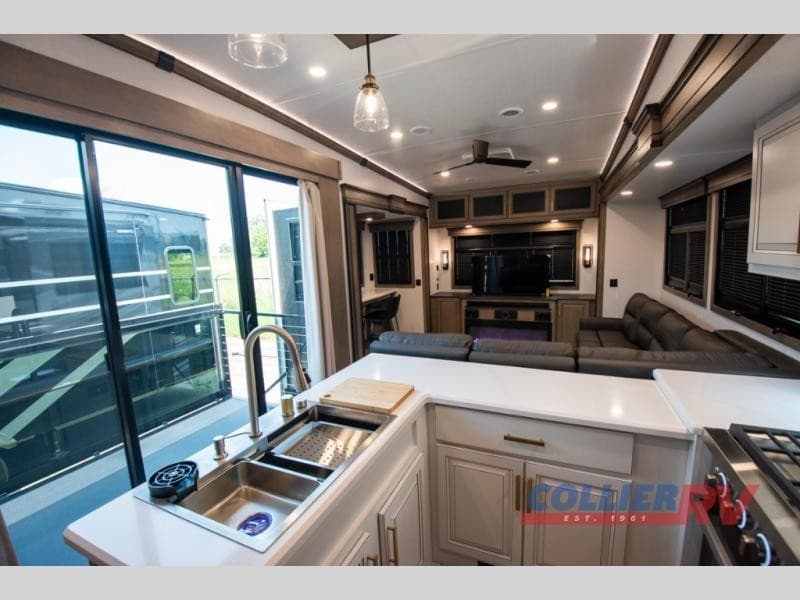 Collier RV Rockford Amplía su Inventario 2025 con RV Nuevos y Usados